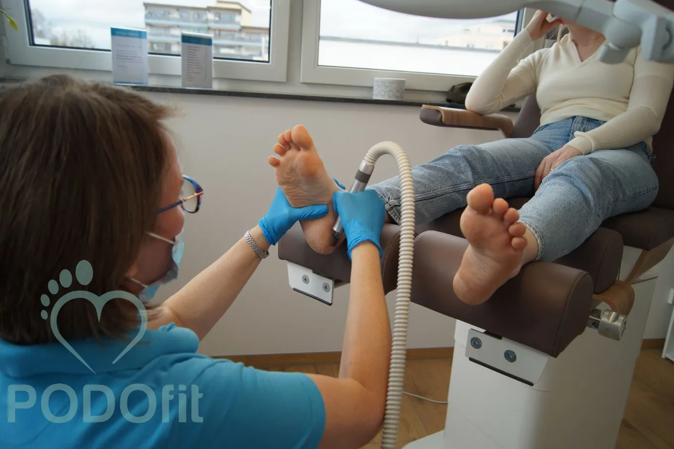 Hornhautabtragung und Druckstellenbearbeitung